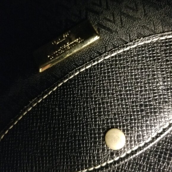 Valentino V Logo Handbag - Picture 3 of 10